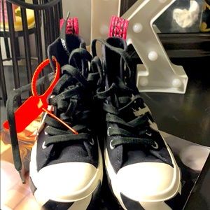 Off-white brand women’s sneaker